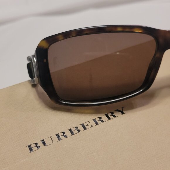 Burberry Sunglasses with Original Box Womens B4008 - Picture 4 of 16